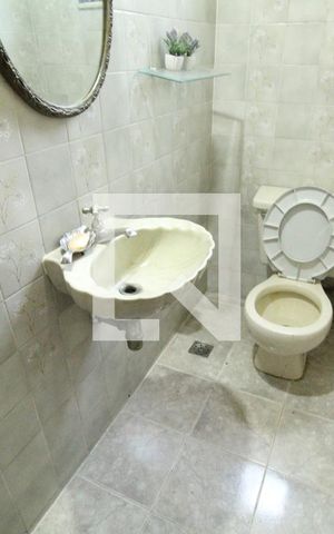 Casa à venda com 300m², 4 quartos e 2 vagasLavabo