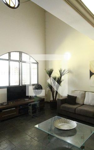 Casa à venda com 300m², 4 quartos e 2 vagasSala de TV