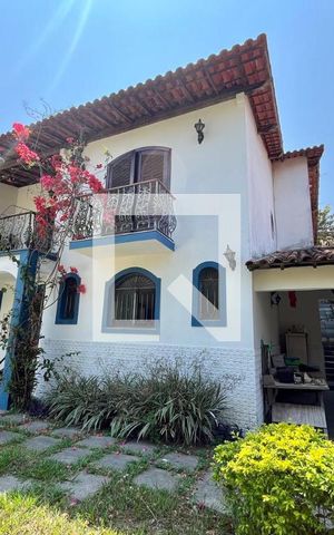 Casa à venda com 300m², 4 quartos e 2 vagas Casa à venda com 300m², 4 quartos e 2 vagasFrente da casa