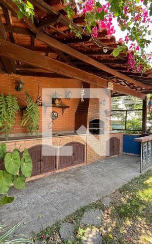 Casa à venda com 300m², 4 quartos e 2 vagas Casa à venda com 300m², 4 quartos e 2 vagasChurrasqueira