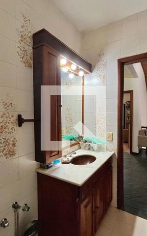 Casa à venda com 300m², 4 quartos e 2 vagasBanheiro social