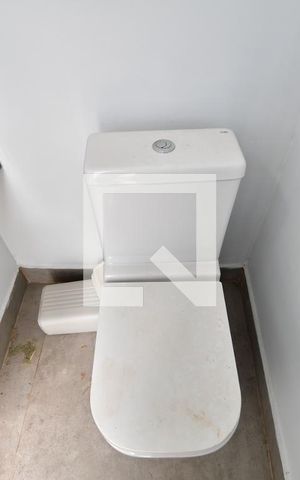 Casa de condomínio à venda com 213m², 3 quartos e 2 vagasBanheiro de serviço