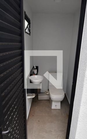 Casa de condomínio à venda com 213m², 3 quartos e 2 vagasBanheiro de serviço