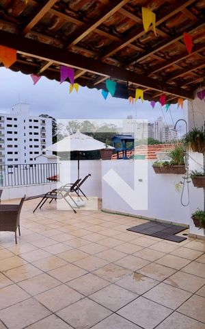 Casa à venda com 260m², 4 quartos e 3 vagas Casa à venda com 260m², 4 quartos e 3 vagasQuintal