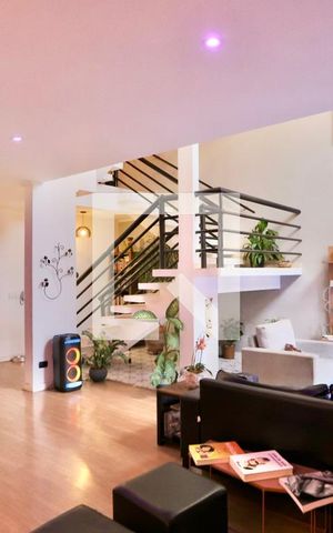 Casa à venda com 260m², 4 quartos e 3 vagas Casa à venda com 260m², 4 quartos e 3 vagasSala