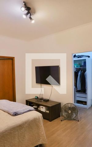 Casa à venda com 260m², 4 quartos e 3 vagas Casa à venda com 260m², 4 quartos e 3 vagasQuarto 1