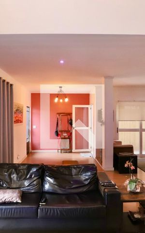 Casa à venda com 260m², 4 quartos e 3 vagas Casa à venda com 260m², 4 quartos e 3 vagasSalaSala