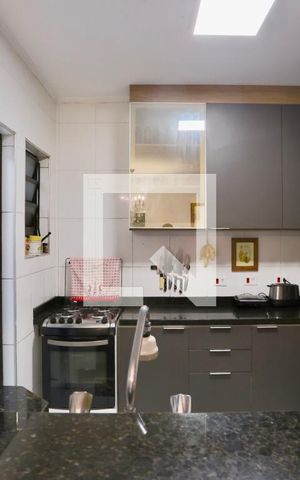 Casa à venda com 260m², 4 quartos e 3 vagas Casa à venda com 260m², 4 quartos e 3 vagasCozinha