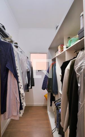 Casa à venda com 260m², 4 quartos e 3 vagas Casa à venda com 260m², 4 quartos e 3 vagasCloset