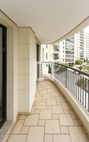Apartamento à venda com 84m², 3 quartos e 1 vaga Apartamento à venda com 84m², 3 quartos e 1 vagaVaranda