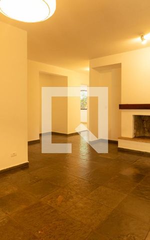Casa para alugar com 280m², 4 quartos e 2 vagas Casa para alugar com 280m², 4 quartos e 2 vagasSala