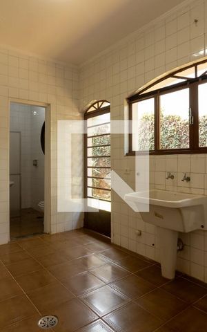 Casa para alugar com 280m², 4 quartos e 2 vagas Casa para alugar com 280m², 4 quartos e 2 vagasÁrea de Serviço