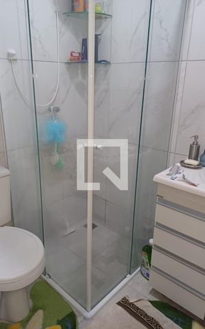 Casa à venda com 45m², 2 quartos e 1 vaga Casa à venda com 45m², 2 quartos e 1 vagaBanheiro