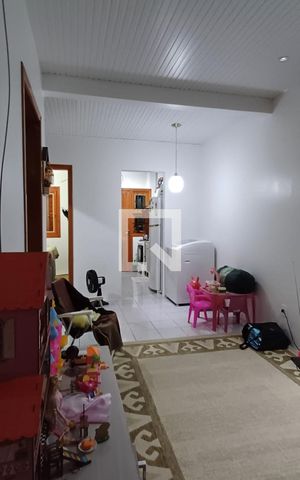 Casa à venda com 45m², 2 quartos e 1 vaga Casa à venda com 45m², 2 quartos e 1 vagaSala