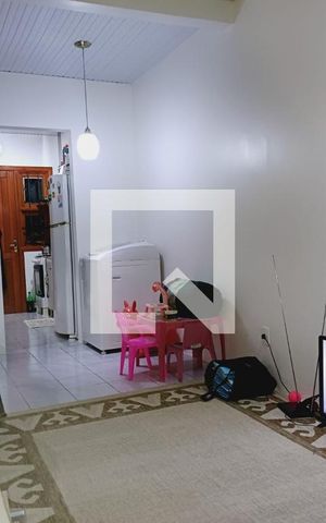 Casa à venda com 45m², 2 quartos e 1 vaga Casa à venda com 45m², 2 quartos e 1 vagaSala