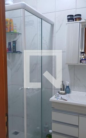 Casa à venda com 45m², 2 quartos e 1 vaga Casa à venda com 45m², 2 quartos e 1 vagaBanheiro