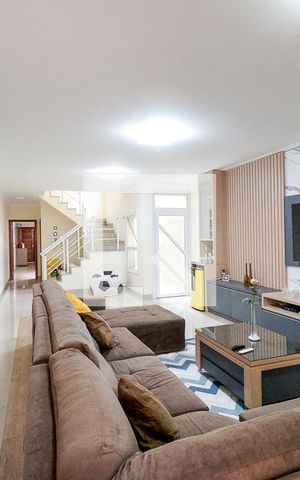 Casa à venda com 280m², 4 quartos e 4 vagas Casa à venda com 280m², 4 quartos e 4 vagasSala