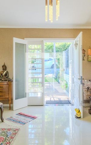 Casa à venda com 300m², 3 quartos e 2 vagas Casa à venda com 300m², 3 quartos e 2 vagasSala