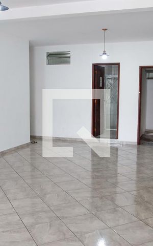 Casa à venda com 478m², 5 quartos e 2 vagas Casa à venda com 478m², 5 quartos e 2 vagasSala 2