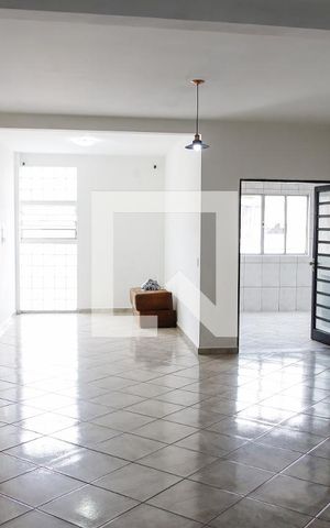 Casa à venda com 478m², 5 quartos e 2 vagas Casa à venda com 478m², 5 quartos e 2 vagasSala