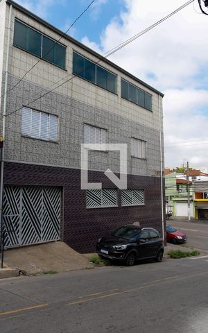 Casa à venda com 478m², 5 quartos e 2 vagas Casa à venda com 478m², 5 quartos e 2 vagasFachada