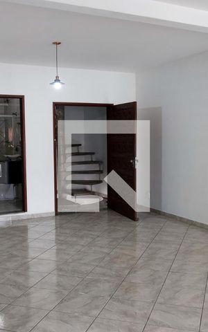 Casa à venda com 478m², 5 quartos e 2 vagas Casa à venda com 478m², 5 quartos e 2 vagasSala