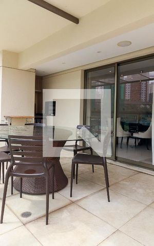 Apartamento à venda com 218m², 3 quartos e 3 vagas Apartamento à venda com 218m², 3 quartos e 3 vagasSala - Varanda