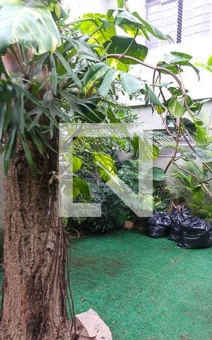 Casa à venda com 200m², 3 quartos e 4 vagas Casa à venda com 200m², 3 quartos e 4 vagasQuintal