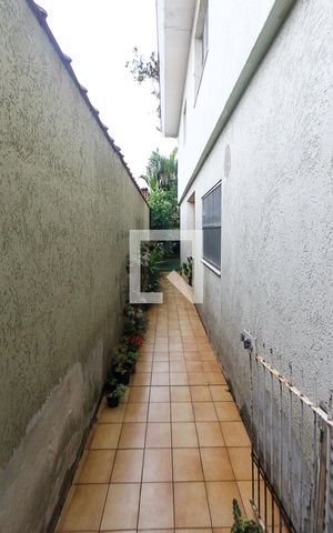 Casa à venda com 200m², 3 quartos e 4 vagas Casa à venda com 200m², 3 quartos e 4 vagascorredor externo