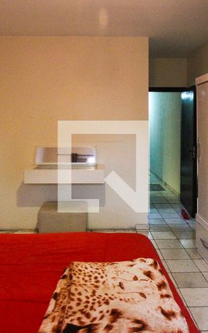 Casa à venda com 200m², 3 quartos e 4 vagas Casa à venda com 200m², 3 quartos e 4 vagasSuite