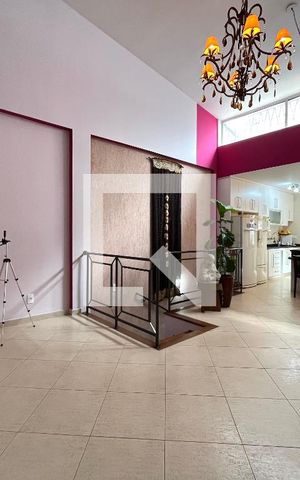 Casa à venda com 234m², 4 quartos e 2 vagasSala