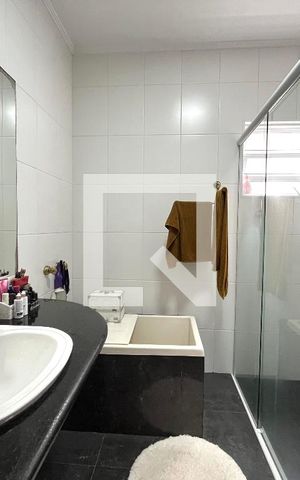 Casa à venda com 234m², 4 quartos e 2 vagasBanheiro Corredor
