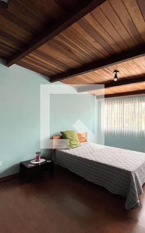 Casa à venda com 234m², 4 quartos e 2 vagasSuite