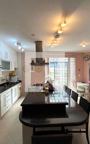 Casa à venda com 234m², 4 quartos e 2 vagasCozinha