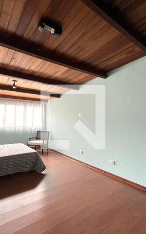 Casa à venda com 234m², 4 quartos e 2 vagasSuite