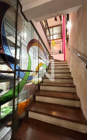 Casa à venda com 234m², 4 quartos e 2 vagasEscada