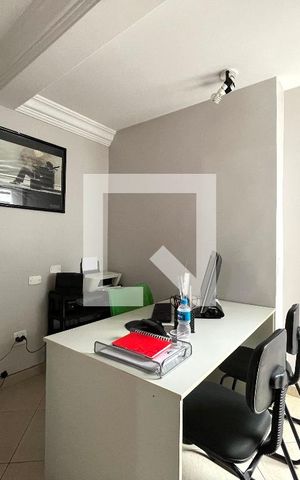 Casa à venda com 234m², 4 quartos e 2 vagasEscritório