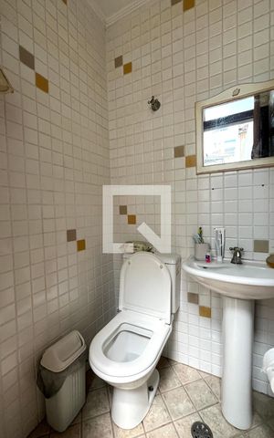Casa à venda com 234m², 4 quartos e 2 vagasBanheiro de Serviço
