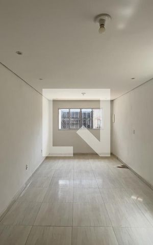 Casa para alugar com 72m², 1 quarto e 1 vaga Casa para alugar com 72m², 1 quarto e 1 vagaStudio
