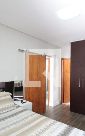 Casa à venda com 200m², 3 quartos e 2 vagasSuíte