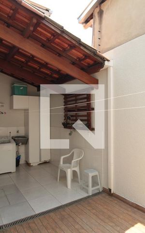 Casa à venda com 200m², 3 quartos e 2 vagasArea de Serviço
