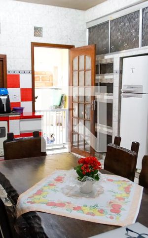 Casa à venda com 125m², 4 quartos e 2 vagas Casa à venda com 125m², 4 quartos e 2 vagasCozinha