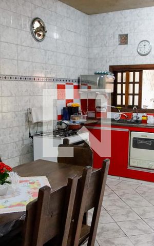 Casa à venda com 125m², 4 quartos e 2 vagas Casa à venda com 125m², 4 quartos e 2 vagasCozinha