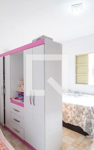 Casa à venda com 250m², 4 quartos e 2 vagas Casa à venda com 250m², 4 quartos e 2 vagasQuarto (Casa 1)