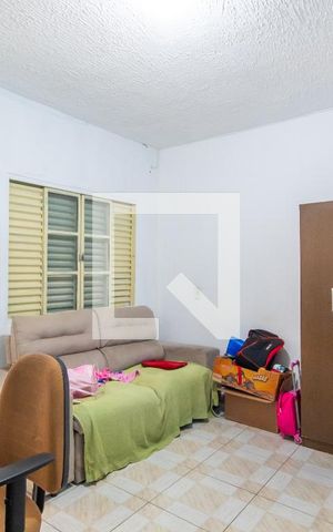 Casa à venda com 250m², 4 quartos e 2 vagas Casa à venda com 250m², 4 quartos e 2 vagasSala (Casa 1)