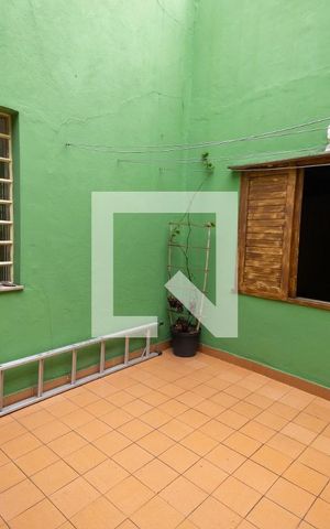Casa à venda com 300m², 4 quartos e 3 vagas Casa à venda com 300m², 4 quartos e 3 vagasÁrea comum