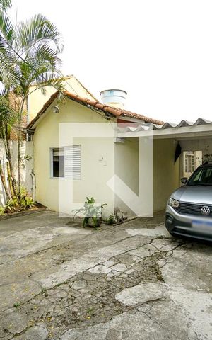 Casa à venda com 137m², 2 quartos e 3 vagas Casa à venda com 137m², 2 quartos e 3 vagasGaragem