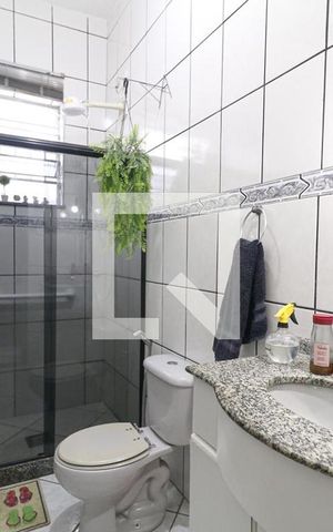 Casa à venda com 120m², 2 quartos e 1 vaga Casa à venda com 120m², 2 quartos e 1 vagaBanheiro