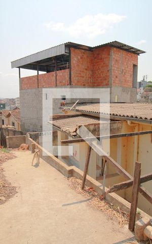 Casa à venda com 480m², 2 quartos e sem vagaFundos