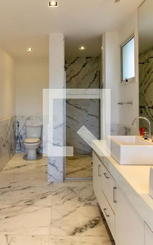 Apartamento à venda com 290m², 4 quartos e 4 vagasBanheiro da Suíte 1